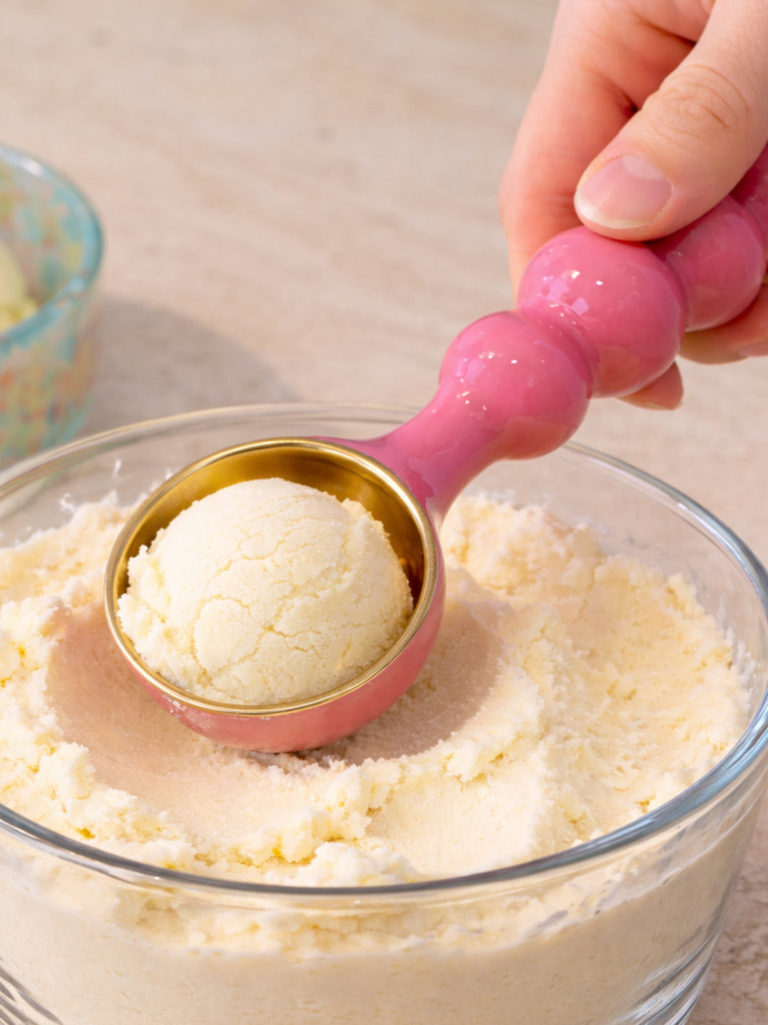 SCOOP ICE CREAM